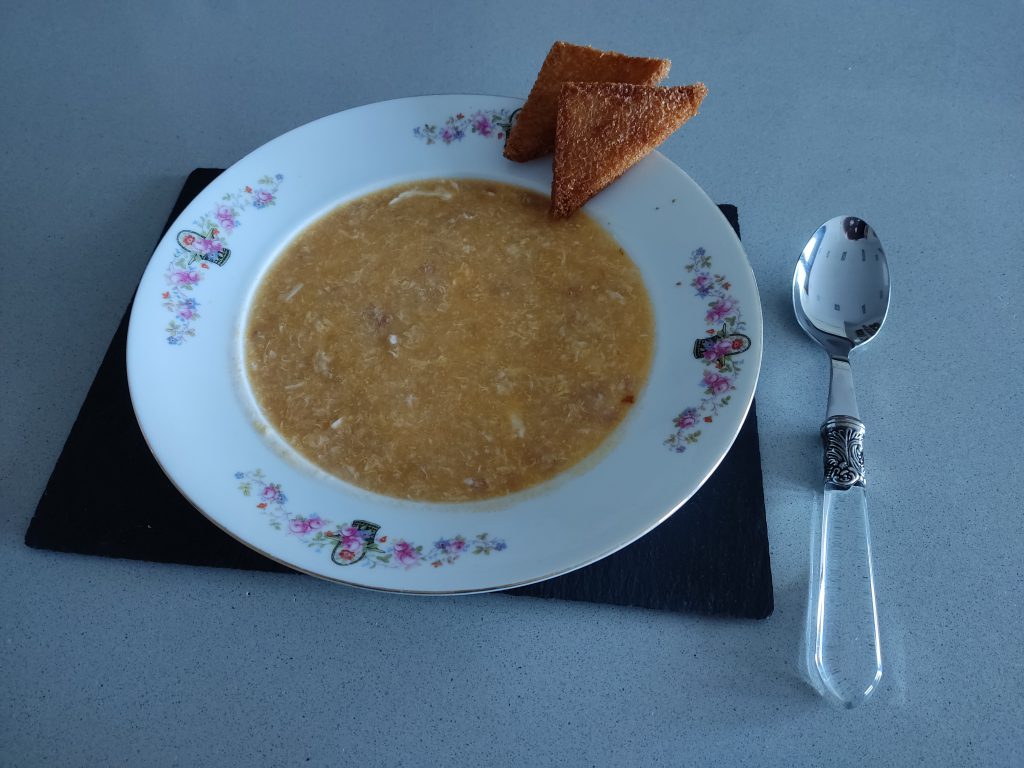 sopa de ajo castellana