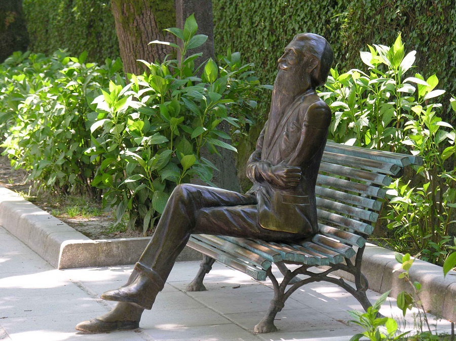 estatua Valle-Inclán