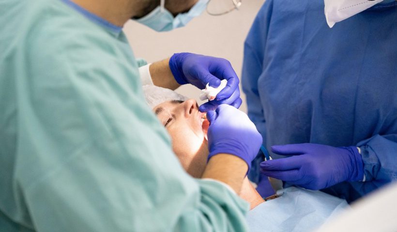 falsos dentistas